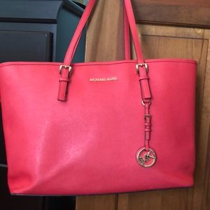 EUC Michael Kors Jet Set Tote